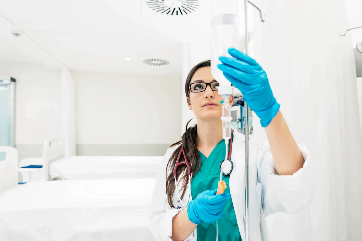 A female doctor is holding a medical device.